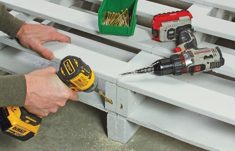 Diy Platform Bed: Create Your Own Queen-Sized Bed From Reclaimed Pallets 7 Platform bed wood screws 1