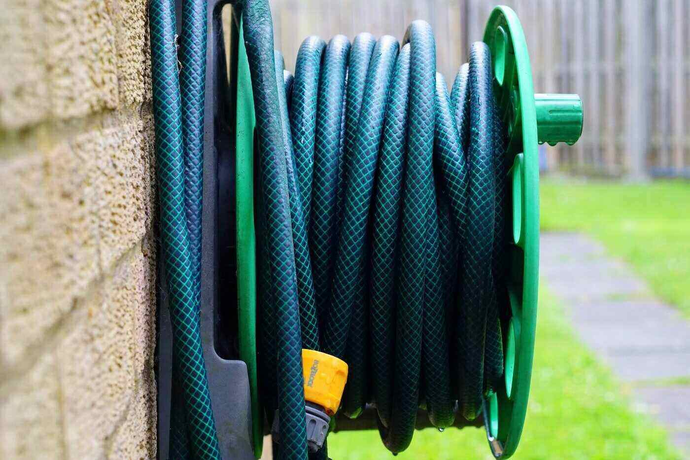 Garden hose on hose rack - how to efficiently heat water outdoors