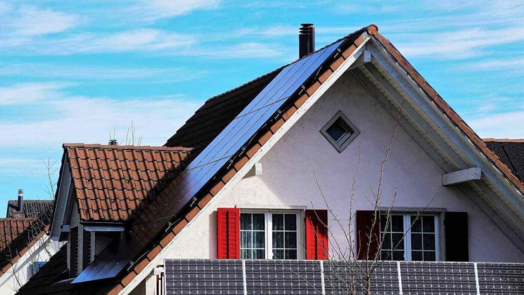 Roof with solar panels - how to properly size a residential solar system