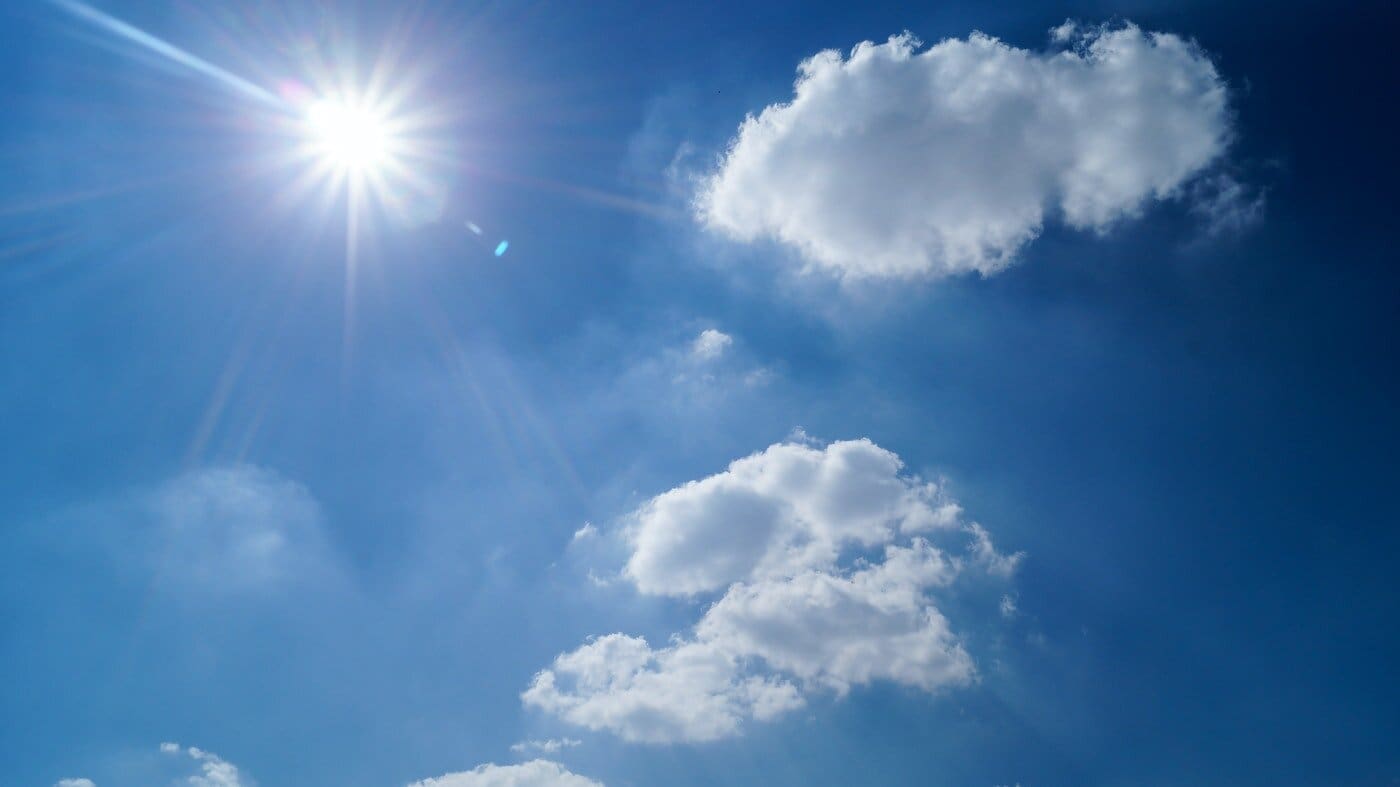 Sun in blue sky with white clouds - what you need to know about solar battery backup systems
