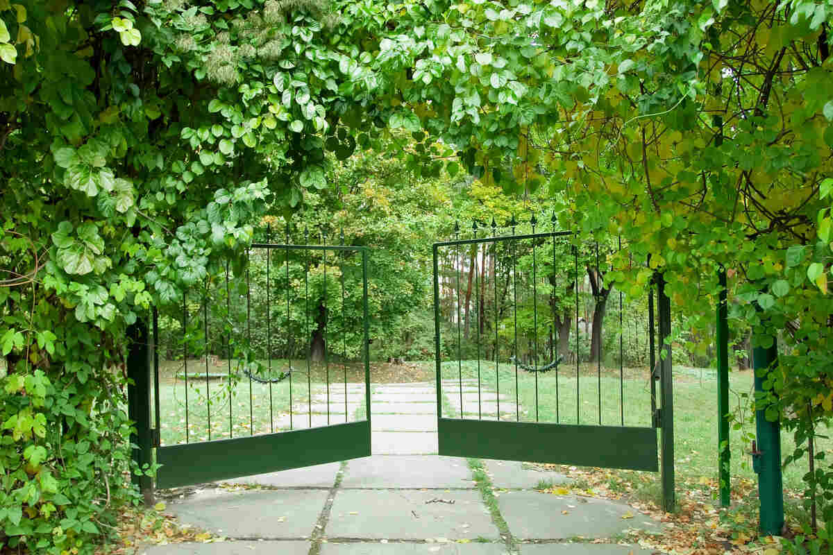 Metal Vs Composite Vs Wood Driveway Gates 2 Metal driveway gate opening
