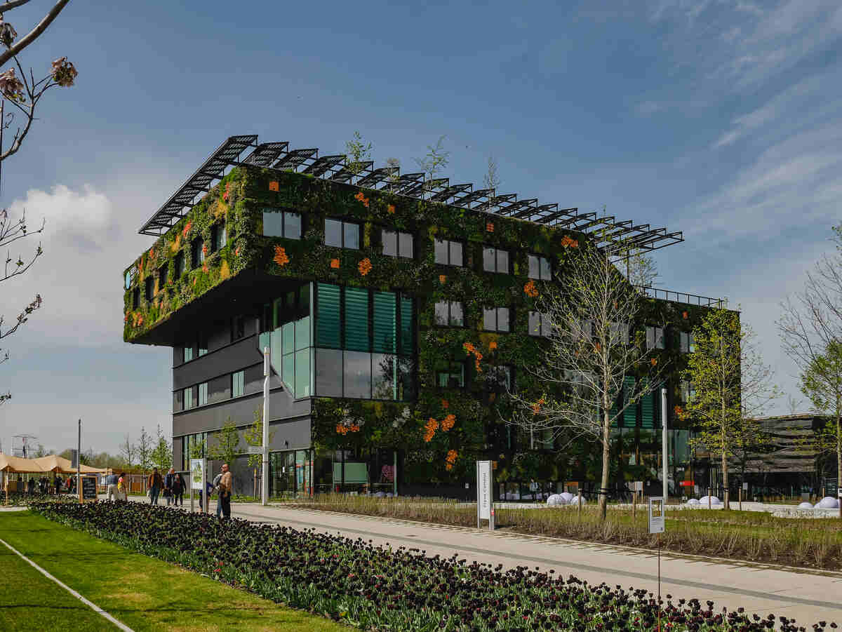 Green community building