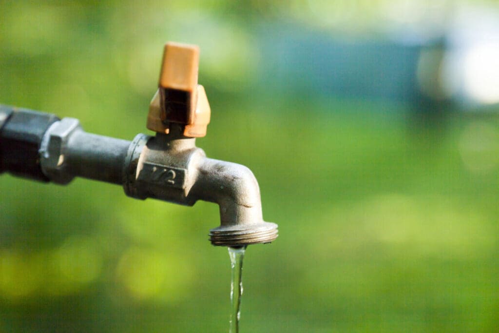 Water pipe tap for outdoors