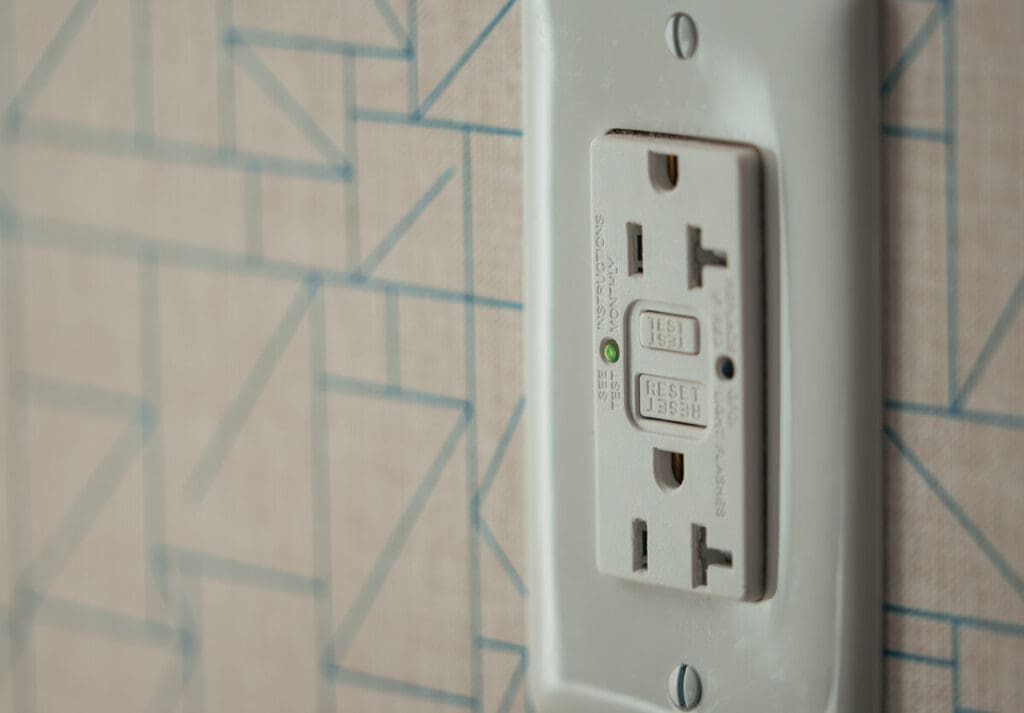Ground fault circuit interrupter electrical outlet