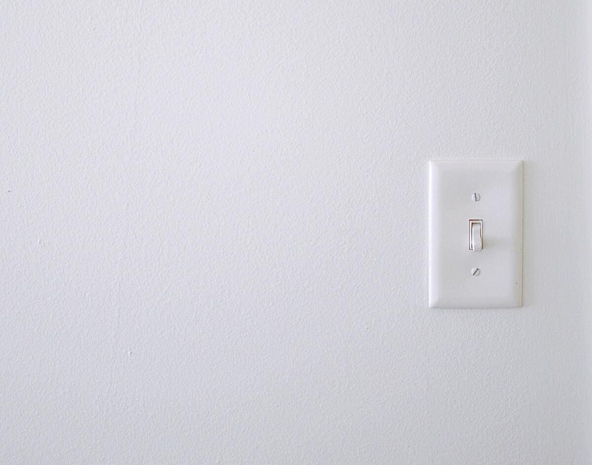 Electrical wall outlet