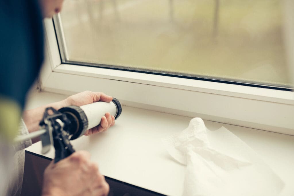 Caulking window - air sealing (1)
