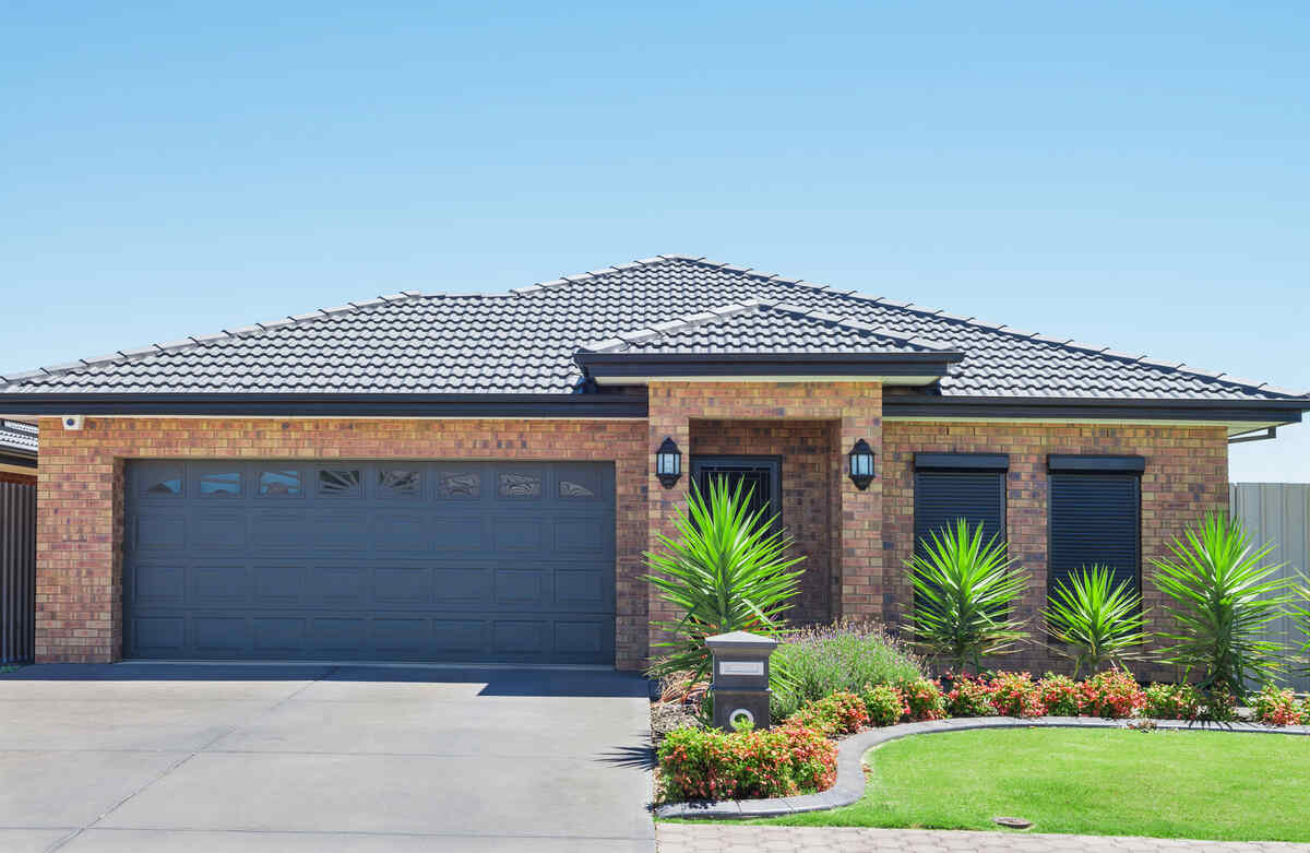 Mitigating Risk In Real Estate Financing 1 House in a neighbourhood