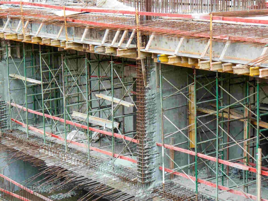 Why More Ontario Businesses Are Hiring Full-Service Commercial Contractors 4 commercial construction site